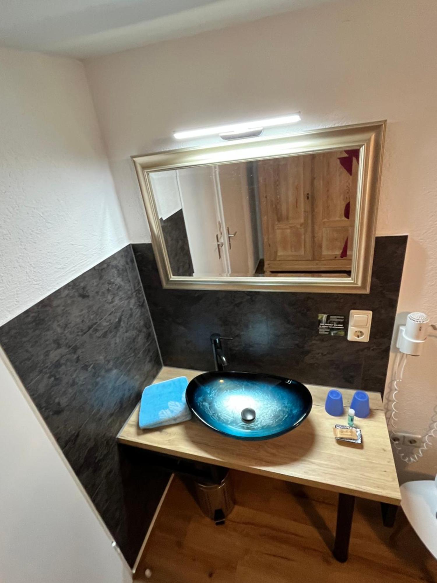 Gaestehaus Am Hafen 미르스부르크 외부 사진